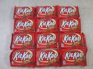 lot 235 image: (B-1) 12 Kit Kat Candy Bars Past Da...
