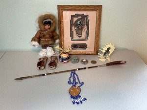 lot 34 image: Native American Home Dcor Lot
