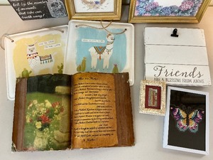 lot 36 image: Picture Wall Hanging Lot