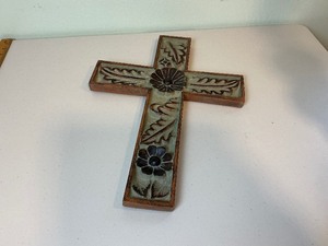 lot 29 image: Cross Wall dcor