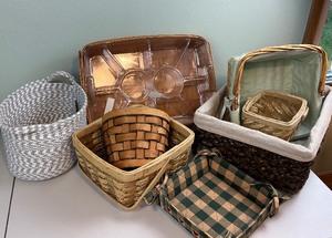 lot 115 image: Basket Lot