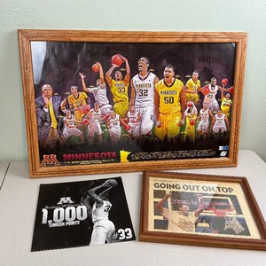 lot 118 image: Framed Golden Gopher Basketball 2011-12 Picture