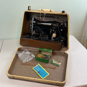 lot 133 image: Antique Singer Sewing Machine