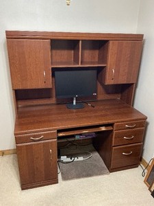 lot 136 image: 2 Piece Office Desk