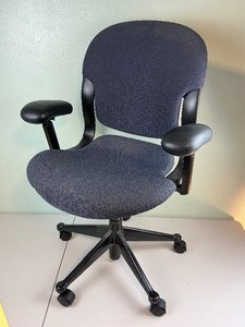 lot 137 image: Office Chair