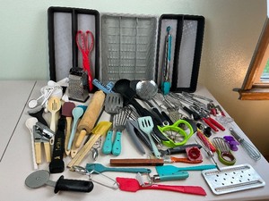 lot 139 image: Misc. Kitchen Utensil Lot with Tray