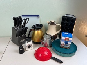 lot 143 image: Misc. Kitchen Lot