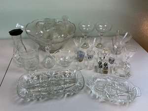 lot 145 image: Vintage Glass Lot