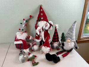 lot 158 image: Gnome Christmas Holiday Lot #2