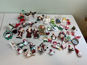lot 176 image: Christmas Holiday Ornaments Lot