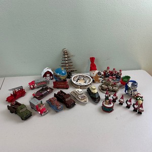 lot 184 image: Misc. Christmas Holiday Home Dcor Lot