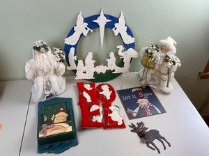 lot 202 image: Christmas Holiday Tree Toppers & Manger Wall Art Lot Misc. Christmas Dcor