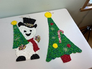lot 203 image: Christmas Holiday Snowman and Christmas Tree Melted Plastic Popcorn Decor