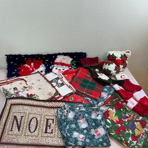 lot 204 image: Christmas Holiday Placemats, & Floor Mats Lot