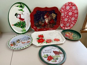 lot 205 image: Christmas Holiday Serving Trays and Platters Lot