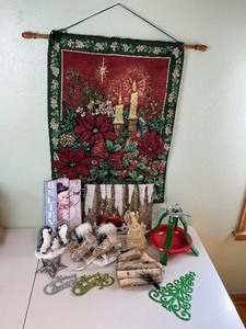 lot 206 image: Christmas Holiday Dcor Lot