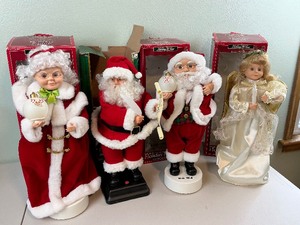lot 209 image: Lot of 4 Christmas Motion Animated Figures