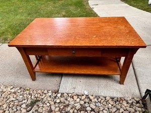 lot 11 image: Coffee Table
