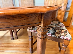 lot 5 image: Dinning Room Table with 4 Chairs