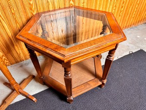 lot 99 image: Vintage Glass Top End Table with Short Hanging Rack