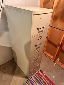 lot 109 image: Metal Filing Cabinet