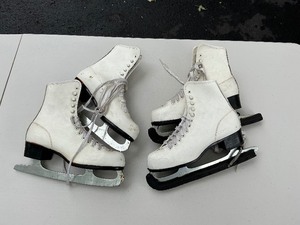 lot 65 image: Pair of Woman Figure Skates