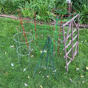 lot 77 image: Garden Plant Flower Stands Lot