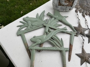 lot 86 image: Misc Garden Yard Art Dcor