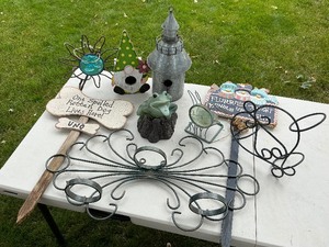 lot 87 image: Misc Garden Yard Art Dcor