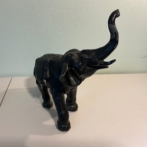 lot 17 image: Metal Elephant  Door Stop - Heavy