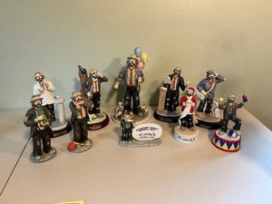 lot 18 image: Emmit Kelly Clown Figure Lot
