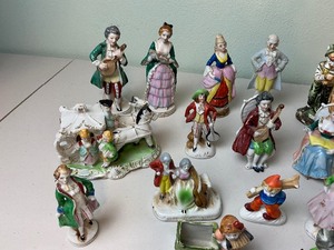 lot 23 image: Misc. Figurine Lot