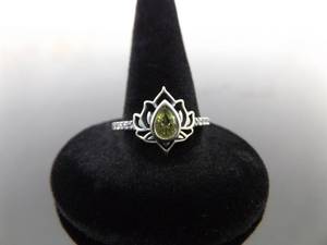 NEW .925 Sterling Silver Lotus FlowerWater Lilly Peridot Crystal Ring Size 8