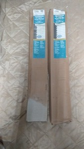lot 54 image: Set of 2 Cordless 1 Vinyl Plus Blinds 31 x 96