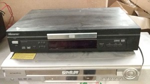 lot 130 image: Used Memorex DVD Player with 5-Disc Capacity and Audiovox 5 DVD and CD Changer