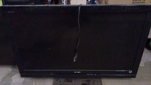 lot 148 image: Sony 40-Inch Flat Screen TV with Multiple Inputs