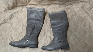 lot 152 image: Richelle Grey Flat Boots, Size 8.5 - Like New Condition