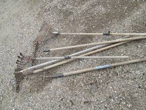 lot 246 image: Assortment of vintage long handled ...