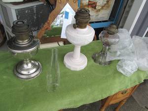 lot 176 image: Vintage oil lamps