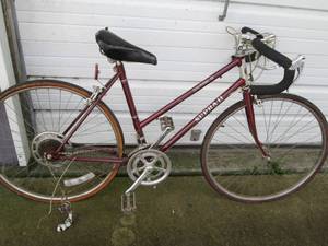 lot 100 image: Vintage Tour-n-Trail Supra II women...
