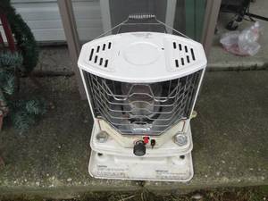 lot 104 image: Metal freestanding Everglow P-E2 ke...