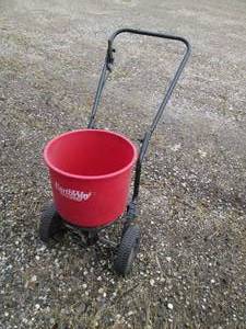 lot 109 image: Earthway Ev-n-spred walk behind see...