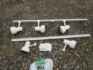 lot 120 image: Track lighting with spotlight style...