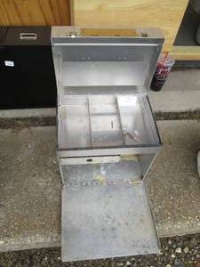lot 201 image: Defiance Metal D-Flight cooler-styl...