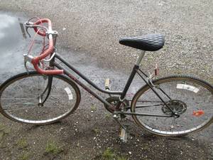 lot 214 image: Vintage womens Magna 10-speed bicy...