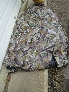 lot 226 image: Realtree camo pop-up hunting blind...