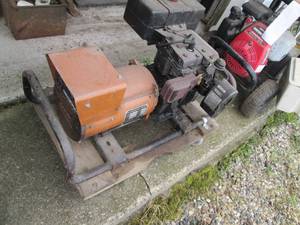 lot 124 image: Vintage Generac S4000 120v and 240v...