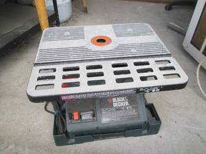 lot 146 image: Black and Decker router and shaper ...