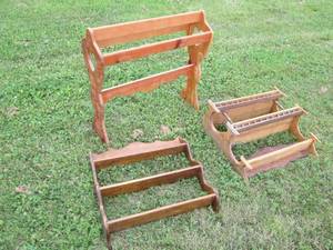 lot 153 image: Wood quilt rack and pair of non-mat...