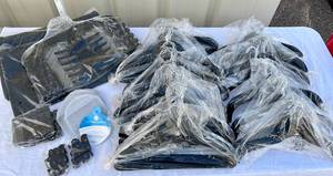 lot 63 image: Huggable Hangers Joy Manganos 132 pk Chrome Black Closet System